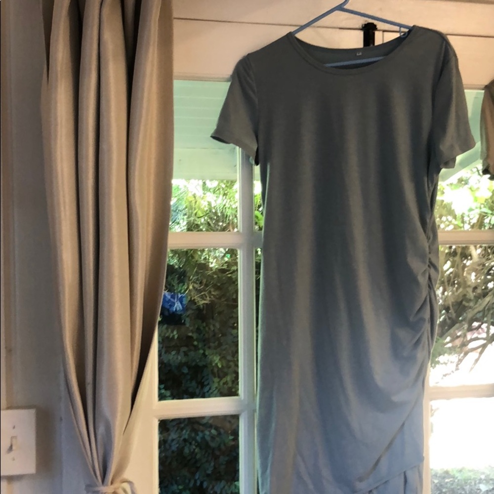 Shortsleeved fitted dress